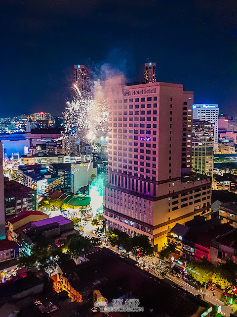 Fireworks on Aug 31st night celebrating Merdeka at Changkat Bukit Bintang Fireworks on Aug 31st night celebrating Merdeka at Changkat Bukit Bintang