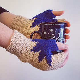 Xmas Star Mitts - Free Knitting Pattern by Knitting and so on