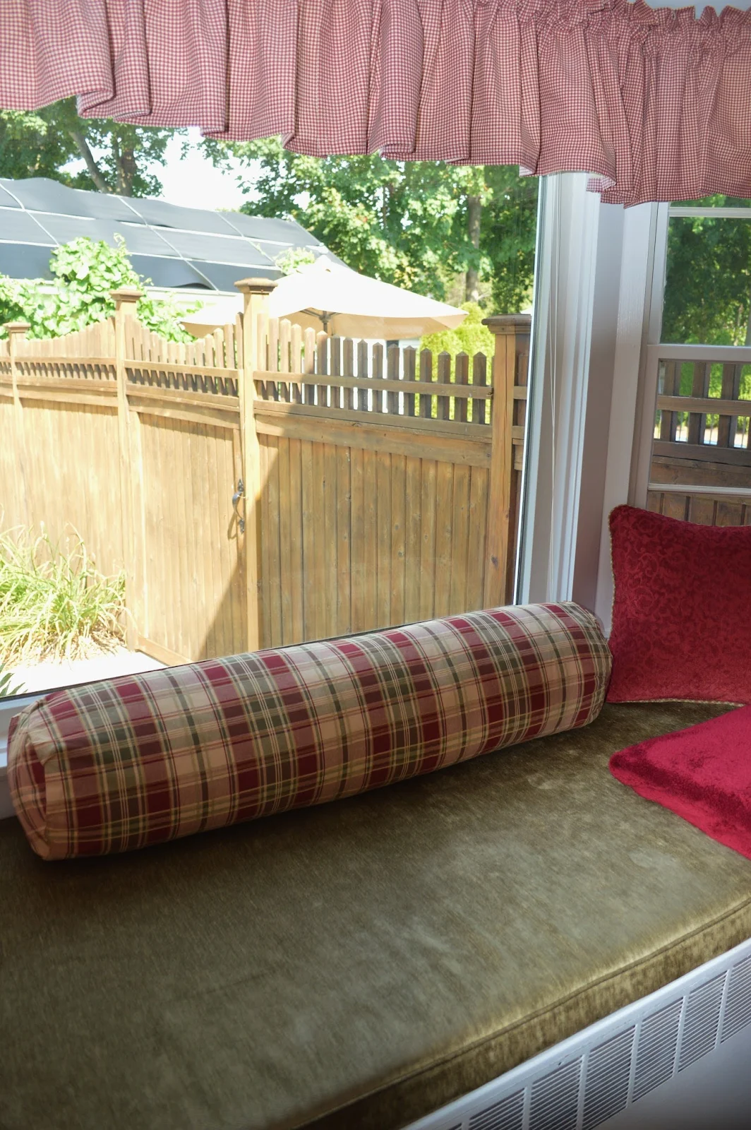 Window Seat With Bolster Pillow