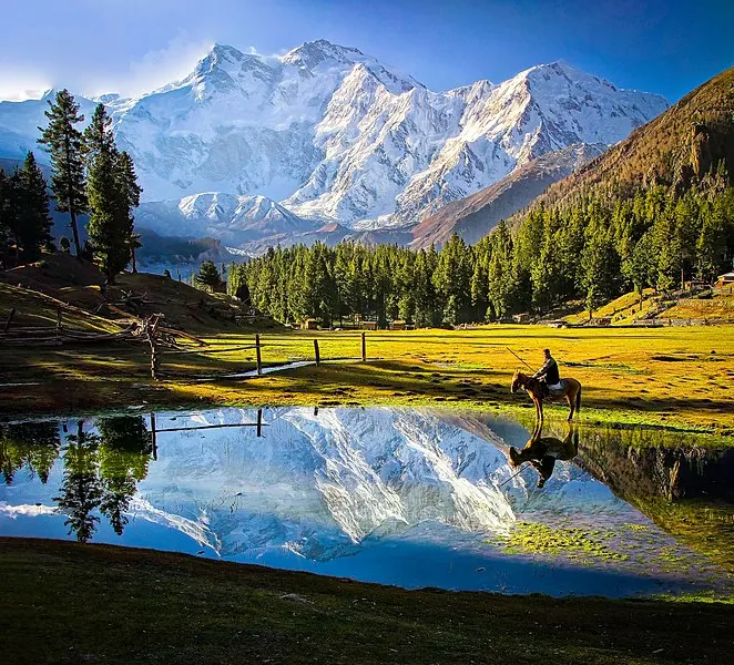 Nanga Parbat adalah gunung tertinggi kesembilan di Bumi.