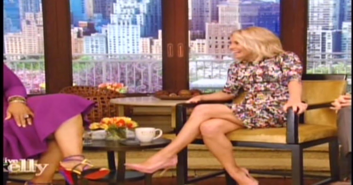 Kelly Ripa Nice Legs and Thighs - 20 Pictures.