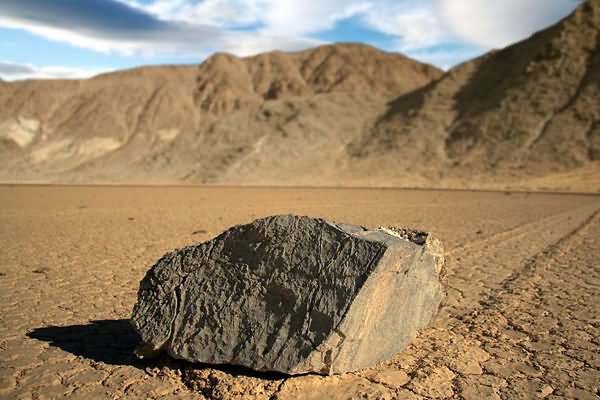 Sailing Stones, Death Valley Sailing Stones, Death Valley | Mysterious places of World
