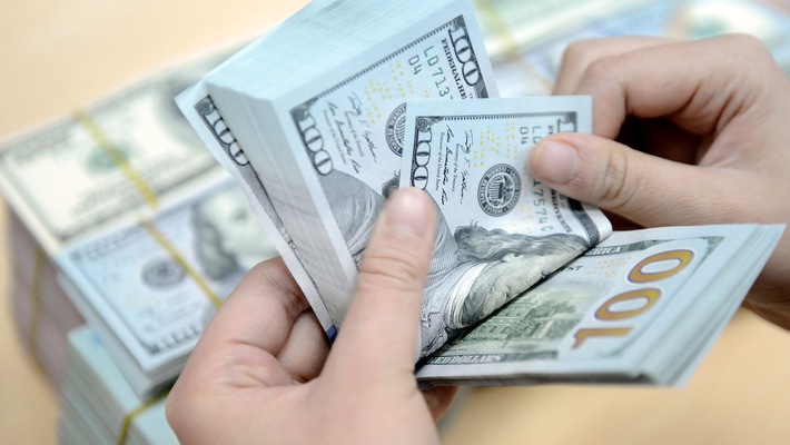 Nên giữ USD, mua đô-la hay đem tiền Việt gửi ngân hàng lấy lãi suất là an toàn nhất Nên giữ USD, mua đô-la hay đem tiền Việt gửi ngân hàng lấy lãi suất là an toàn nhất