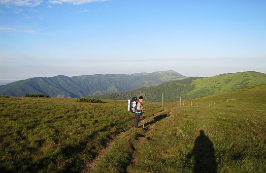Zejście na Sedlo Zámostskej hole (1591 m n.p.m.). Zejście na Sedlo Zámostskej hole (1591 m n.p.m.).