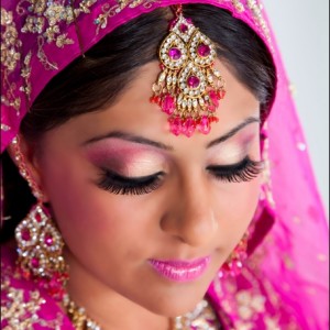 http://4.bp.blogspot.com/-KTOhmXrBfcY/T2Yo-ePd3kI/AAAAAAAABTk/BCygR3HVyQM/s1600/The-Asian-Bride-with-Pink-makeup-in-East-london-300x300.jpg