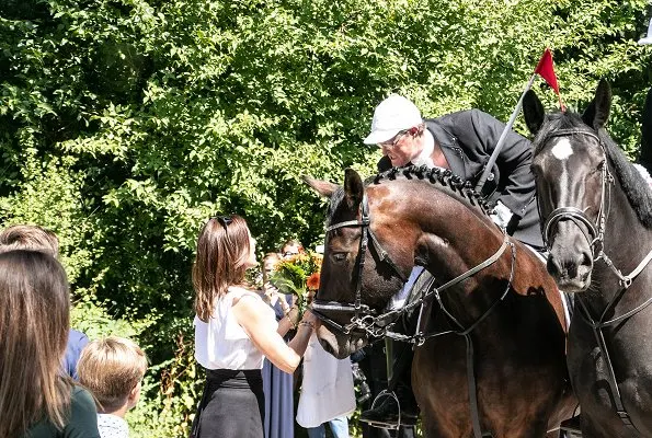 Prince Frederik, Princess Mary, Prince Christian, Princess Josephine, Princess Isabella and Prince Vincent. Baum und Pferdgarten Sashenka Skirt