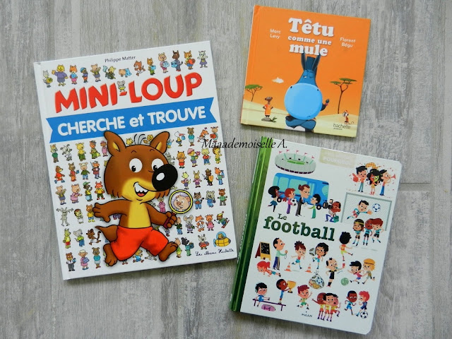 || Table thématique : Le football - Livres, Mini-Loup cherche et trouve, Têtu comme une mule, Le football || Table thématique : Le football - Livres, Mini-Loup cherche et trouve, Têtu comme une mule, Le football