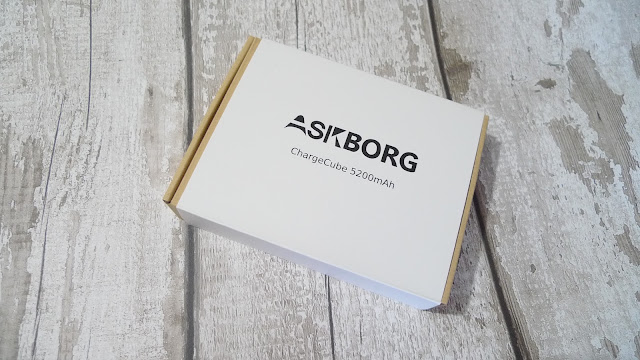 How to keep your phone charged to never miss a photo again - Askborg ChargeCube 5200mAh is compatible with both Apple and Android products including iPhone, Samsung, Nexus, HTC and more.