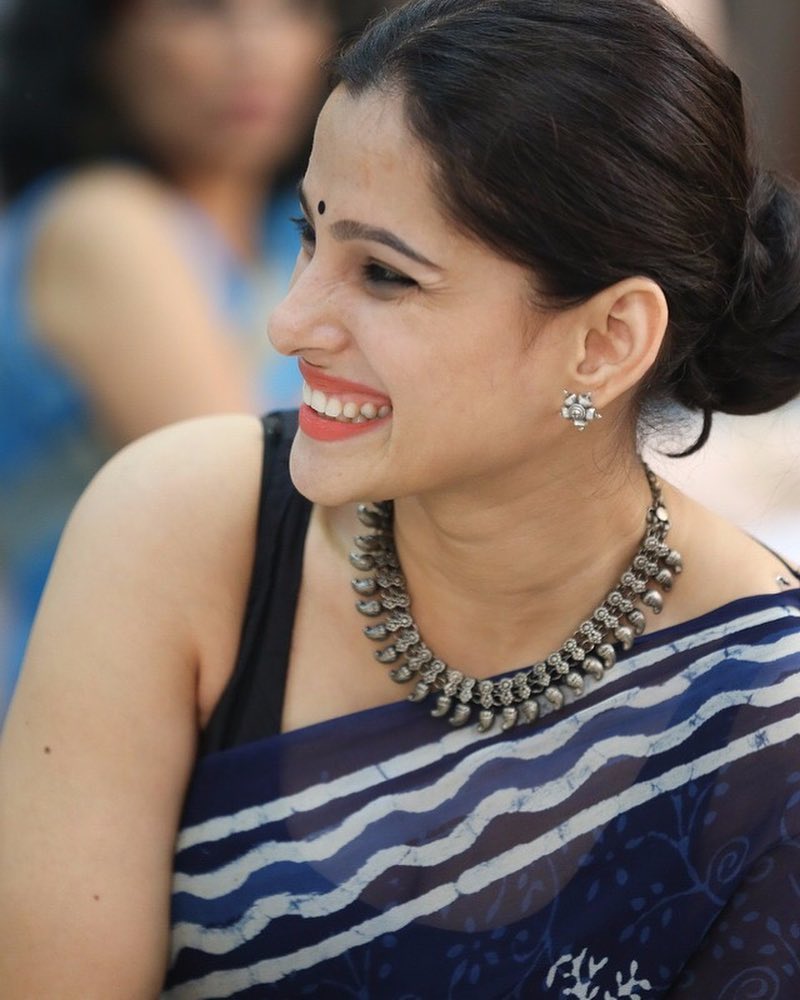 Priya Bapat|Hd Photos|Biography | CineHub