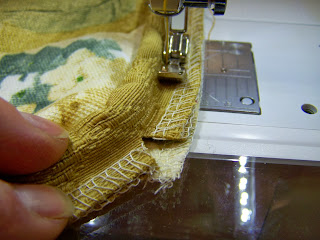 sewcreatelive: Sewing a Pillow with a Cording Edge and Invisible Zipper