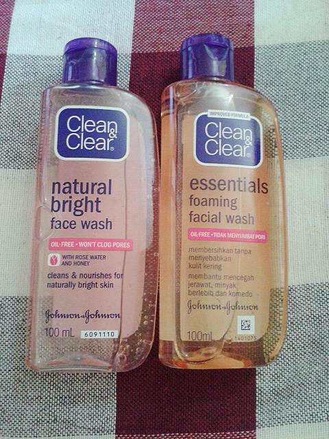 komposisi clean and clear foaming facial wash