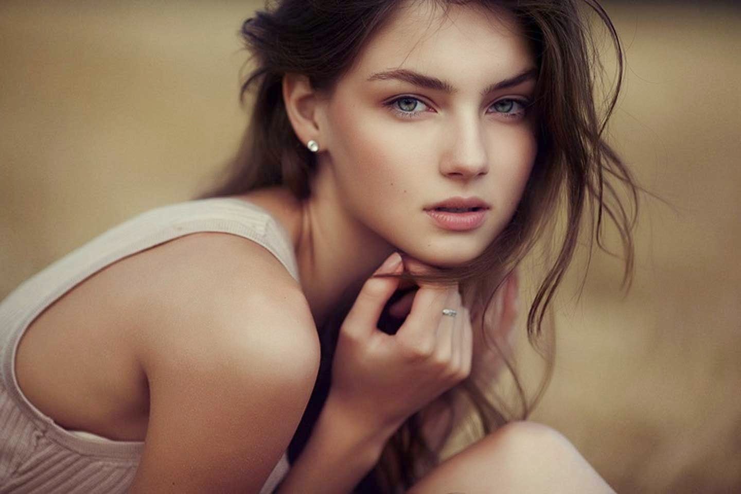 Beautiful Female Model Wallpaper