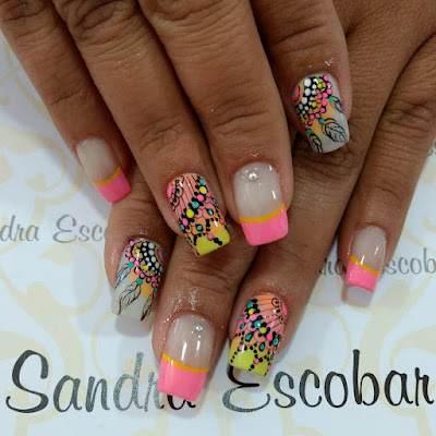 Uñas decoradas con mándalas Uñas decoradas con mándalas