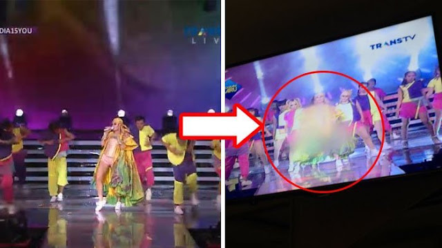 Kostum Agnez Mo Bikin Netizen Salfok Gara-gara Sensor. Hasil Sensornya Kayak Gini SIh... Kostum Agnez Mo Bikin Netizen Salfok Gara-gara Sensor. Hasil Sensornya Kayak Gini SIh...