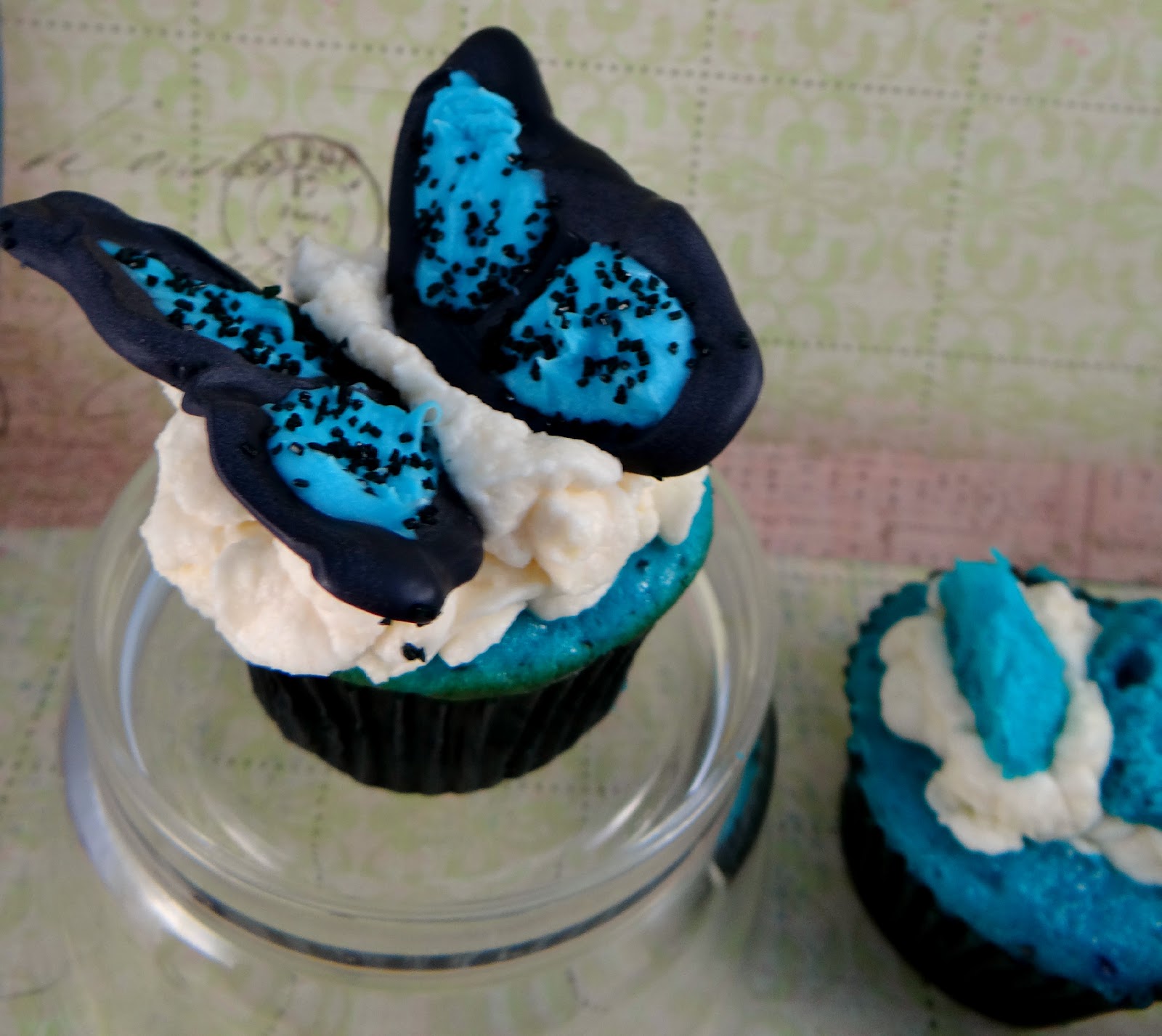 Treats &amp; Trinkets: Life is Strange Blue Butterfly Cupcakes
