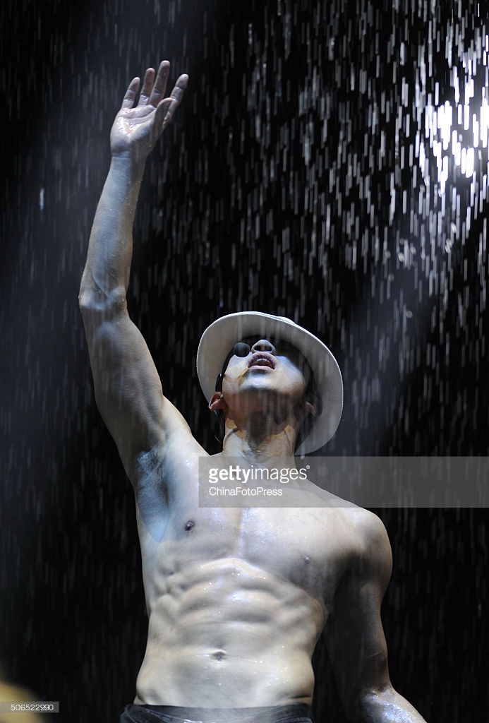 http://4.bp.blogspot.com/-KVu6vJDWluM/VqXRXoVJxWI/AAAAAAABQxk/aGa35nY6fnA/s1600/south-korean-singer-rain-performs-onstage-during-his-concert-the-picture-id506522990.jpg