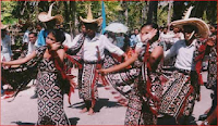 http://senbudi.blogspot.com/2015/11/tarian-masyarakat-nusa-tenggara-timur.html