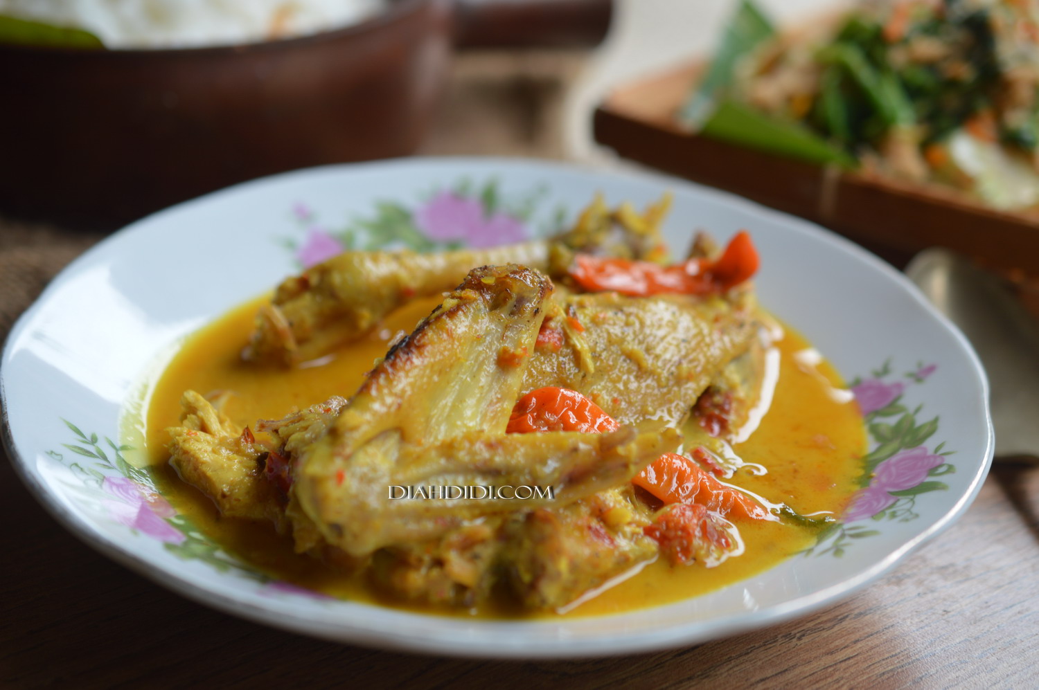 Diah Didi's Kitchen: Ayam Lodho, Nasi Gurih & Urap-Urap