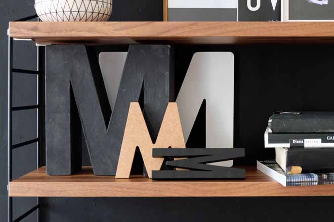 Mein String, Dein String - Verlosung - Minza will Sommer String, String Pocket, String Furniture, String Regal, Gewinnen, Verlosung, schwarze Wand, mobile Wand, Wanderwand, Tafelfarbe, Tafelwand, Tafel, Styling, Deko, Wohnen in Köln, Bloomingville, Ferm Living, Remember, Strauß Innovation, Korb, Drahtkorb, Metallkorb, Sessel, Eames, Klemmlampe, Schreibtischlampe, Vintage, Estrichboden, Lichterkette, Granit, Typo, Interior Design, Einrichten, Wandgestaltung, Fell mit langen Haaren, schwarzweiß wohnen, Typo, Buchstaben, Minza will Sommer