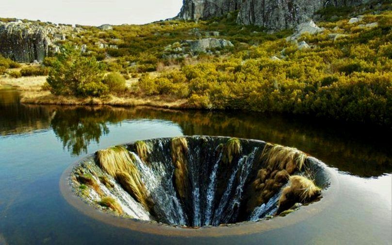 Water Hole in Portugal Looks Like a Portal to Another Dimension - Geology In