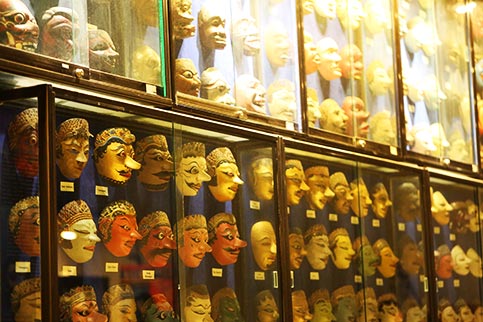 Belajar Sejarah di Museum D'Topeng Kingdom | Wisata Malang