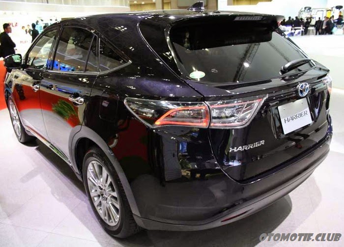 Toyota Harrier Hybrid - bagian belakang