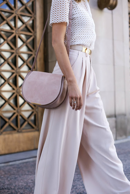 porady stylisty, biała koszula, bluzka, trendy, must have, must have sezonu, olivia palermo