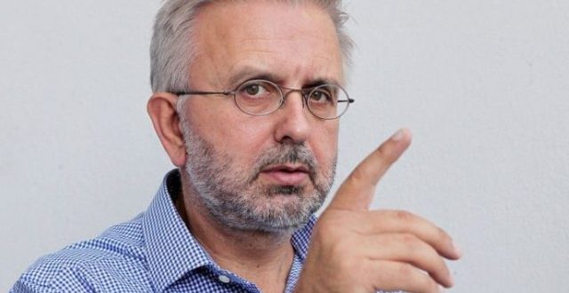 Προκαλεί ξανά ο Βερύκιος – ΔΕΙΤΕ τι σχολίασε μετά την Παναγία με τημούρη ποντικού Προκαλεί ξανά ο Βερύκιος – ΔΕΙΤΕ τι σχολίασε μετά την Παναγία με τημούρη ποντικού