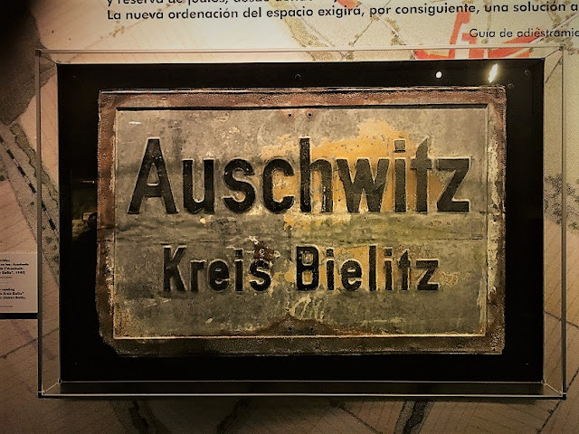 Exposición Auschwitz - Gracias Canal Historia - Centro de Exposiciones Arte Canal Madrid - Canal de Isabel II - Canal Historia - AMC Networks Iberia - Historia - Canal Historia - el troblogdita - el fancine Exposición Auschwitz - Gracias Canal Historia - Centro de Exposiciones Arte Canal Madrid - Canal de Isabel II - Canal Historia - AMC Networks Iberia - Historia - Canal Historia - el troblogdita - el fancine