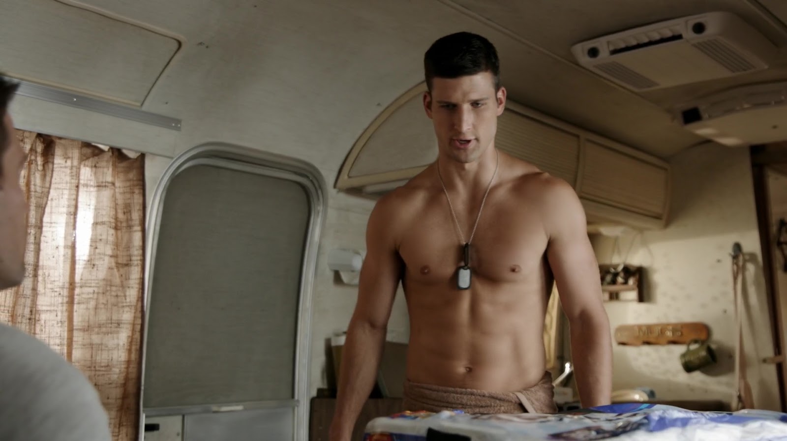 Parker Young and Geoff Stults shirtless in Enlisted 1-03 "Pete's ...