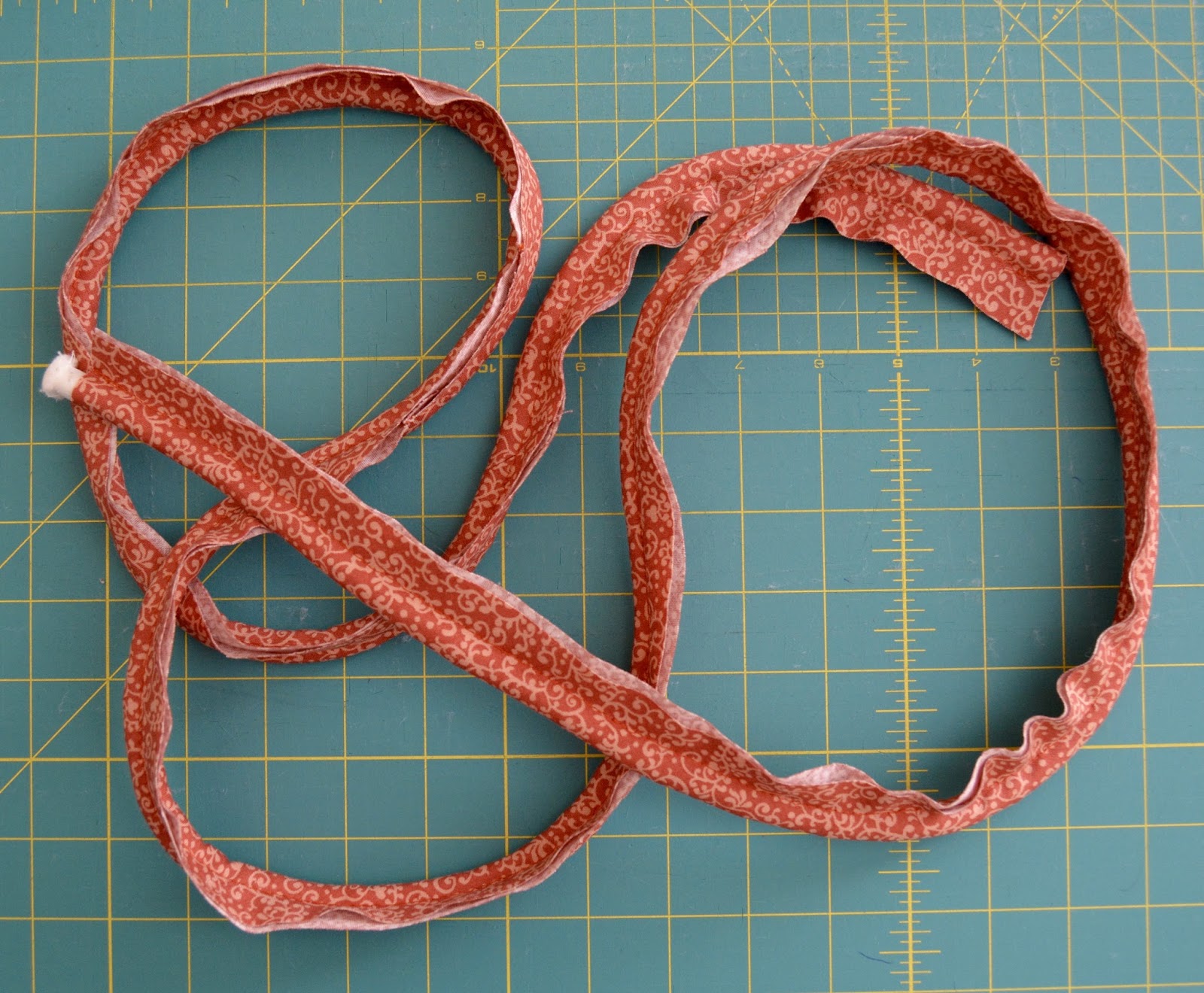 Roonie Ranching Jumbo Piping Pillow Sewing Tutorial