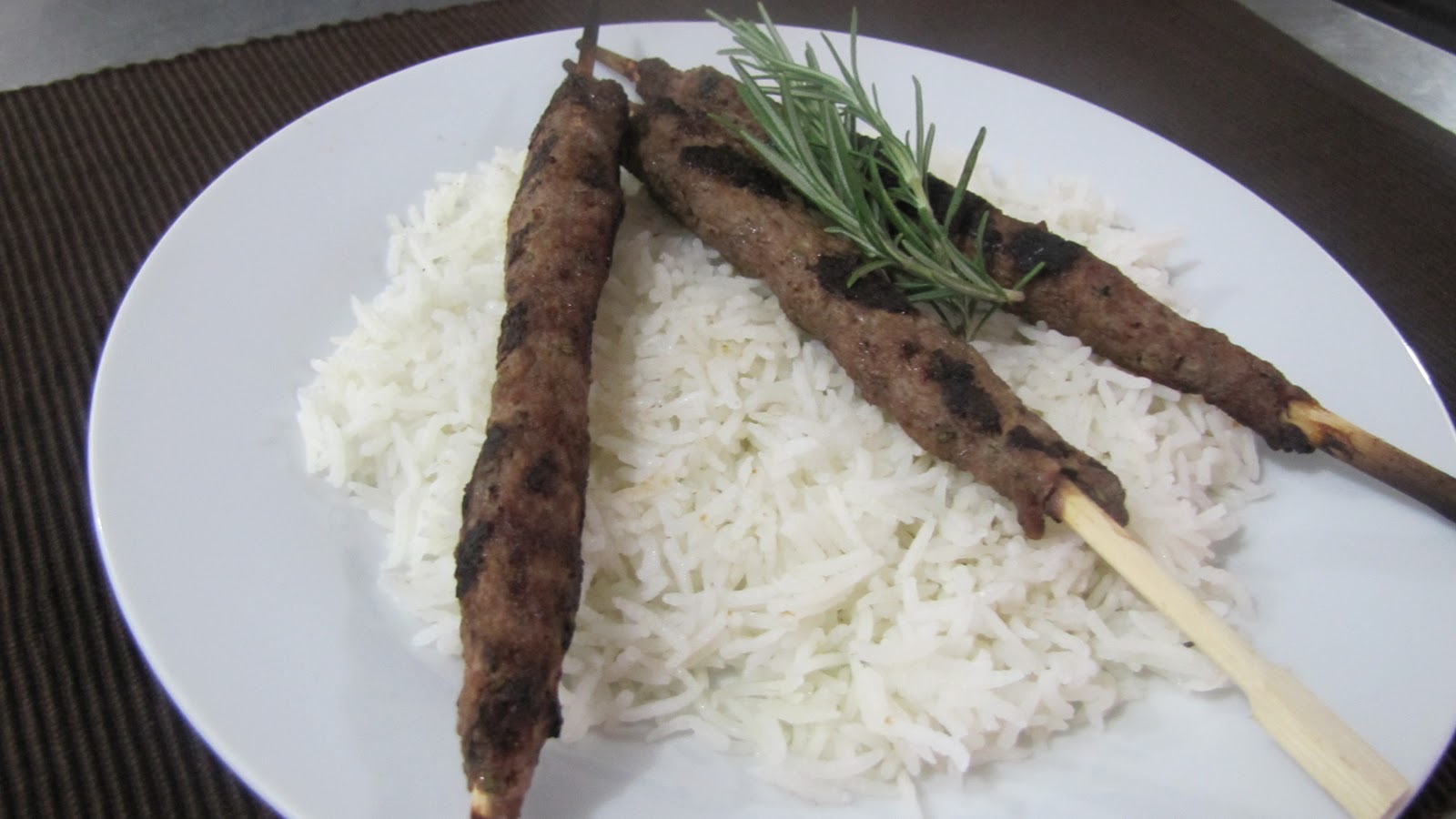La dicha de cocinar Shish Kebabs con Arroz Basmati