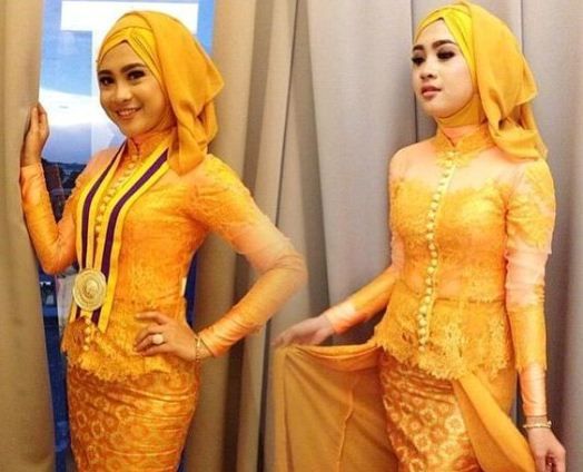 Model Kebaya Wisuda Untuk Mahasiswa Berjilbab Model Kebaya Wisuda Untuk Mahasiswa Berjilbab