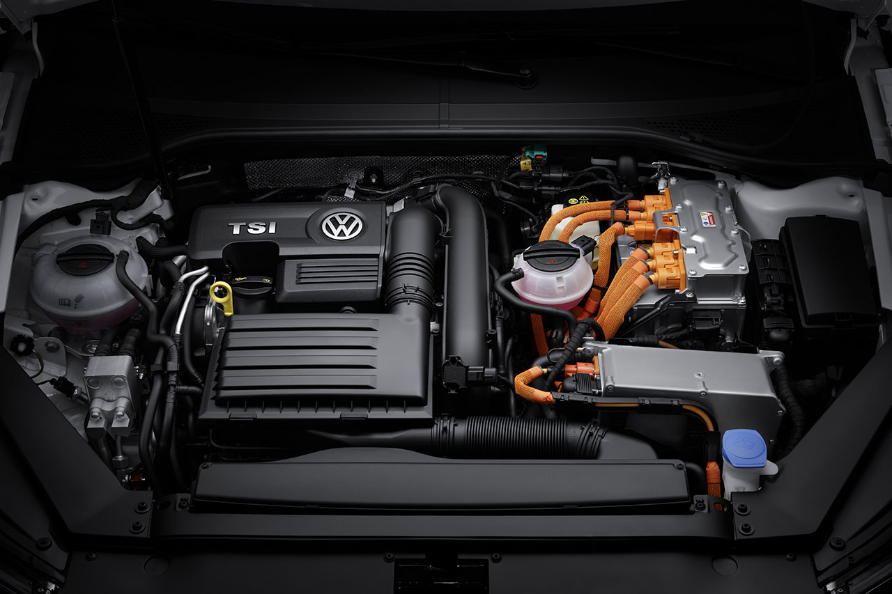 Volkswagen Passat GTE Plug-In Hybrid engine