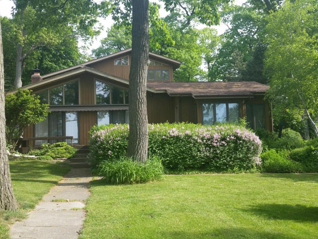 Delavan Lake Open Houses for Memorial Weekend