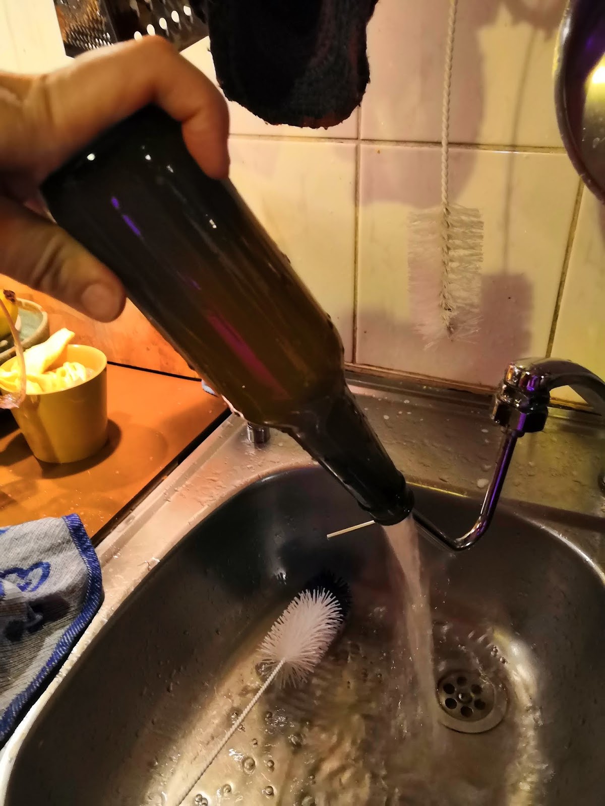 Suihkuta vesi pulloja