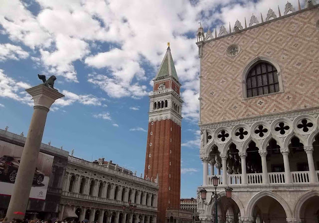 Piazza San Marco, zvonice Svatého Marka a Dóžecí palác