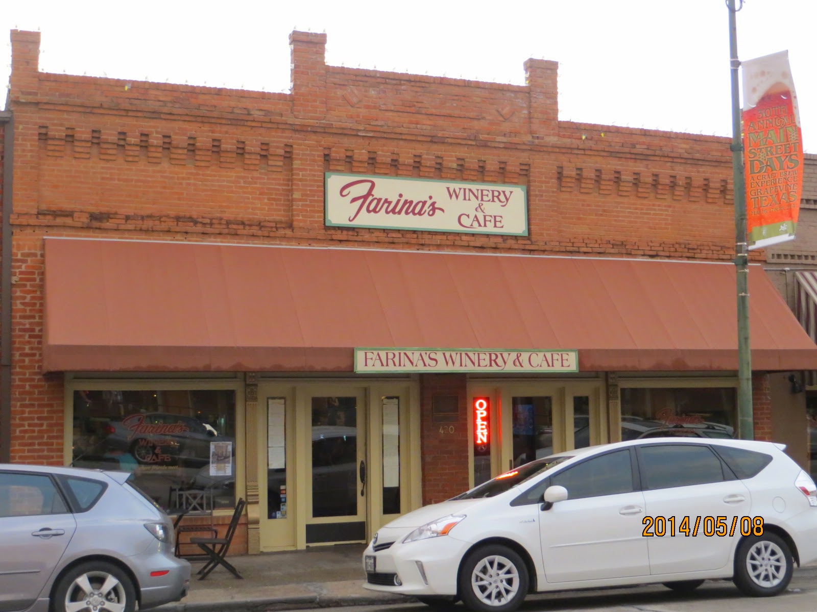 Jeeps Pubs Taverns and Bars Farina's Winery and Cafe (Grapevine, Texas)