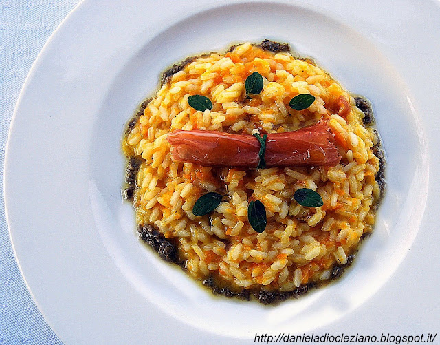 risotto alle carote con involtino di prosciutto e pesto di capperi e mandorle