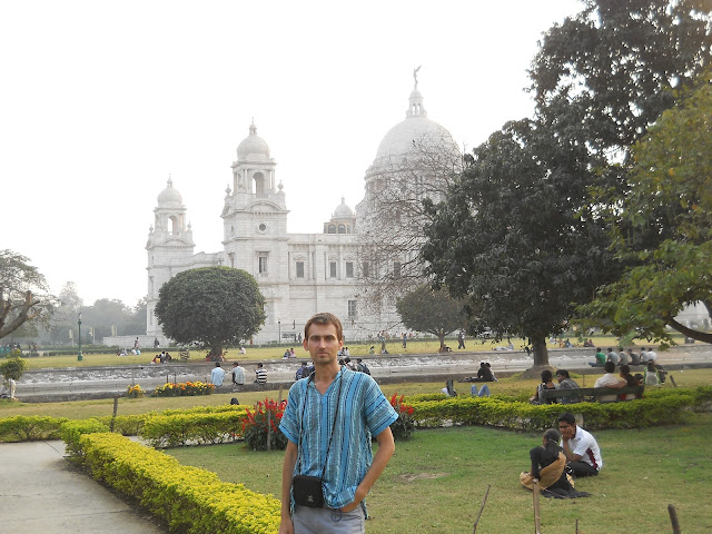 парк у дворца Виктория в Калькутте