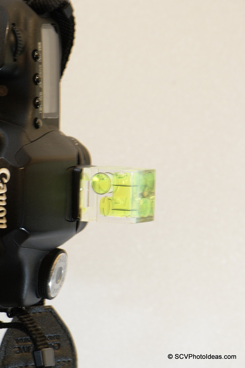 Hot Shoe 3-Axis Spirit / Bubble Level on Canon EOS 50D - vertical closeup