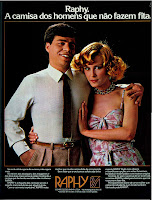 Anúncio Camisas Raphy de 1979 Anúncio Camisas Raphy de 1979. moda anos 70; propaganda anos 70; história da década de 70; reclames anos 70; brazil in the 70s; Oswaldo Hernandez