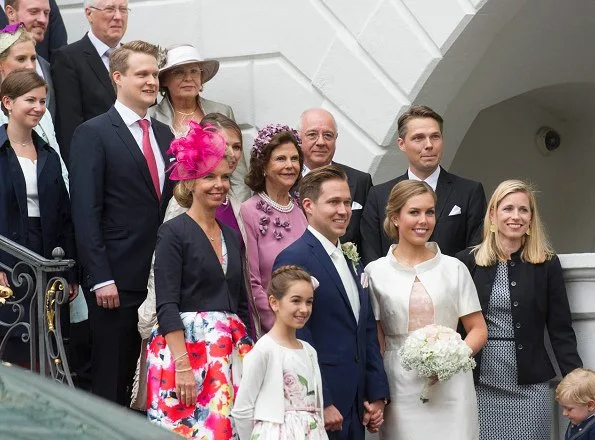Queen Silvia of Sweden attended a wedding ceremony that held at the Alten Rathaus (Old Town Hall of Bonn) in Bonn, Germany