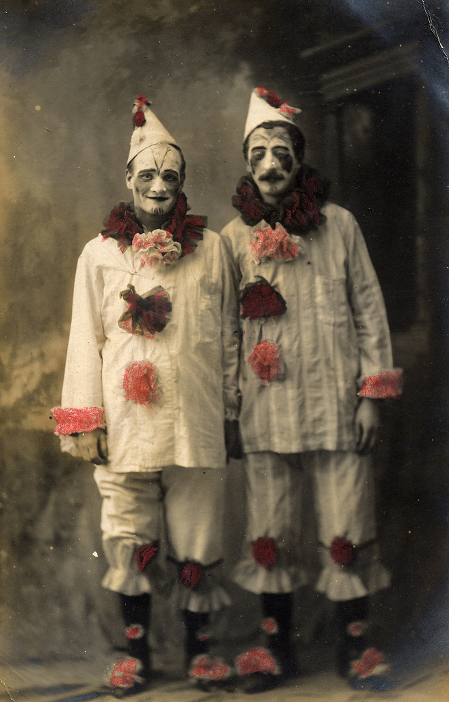 27 Hilarious Vintage Photos of People Dressed in Pierrot from the Early ...