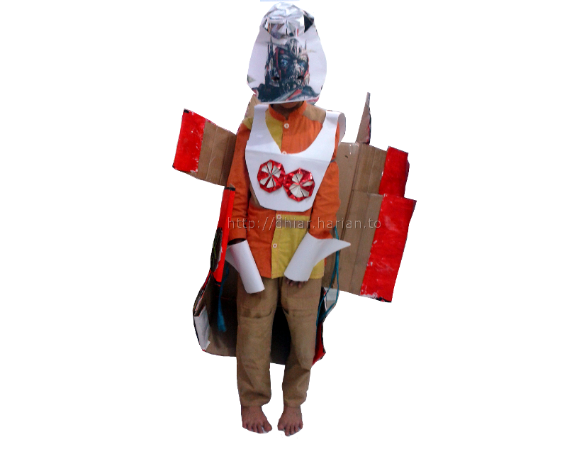 Dhiar s Photoblog Lomba Kostum  dari Material Bekas 