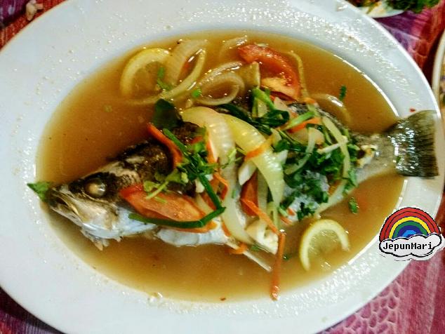 Makan seafood di Pantai Bagan Lalang, Sepang Makan seafood di Pantai Bagan Lalang, Sepang