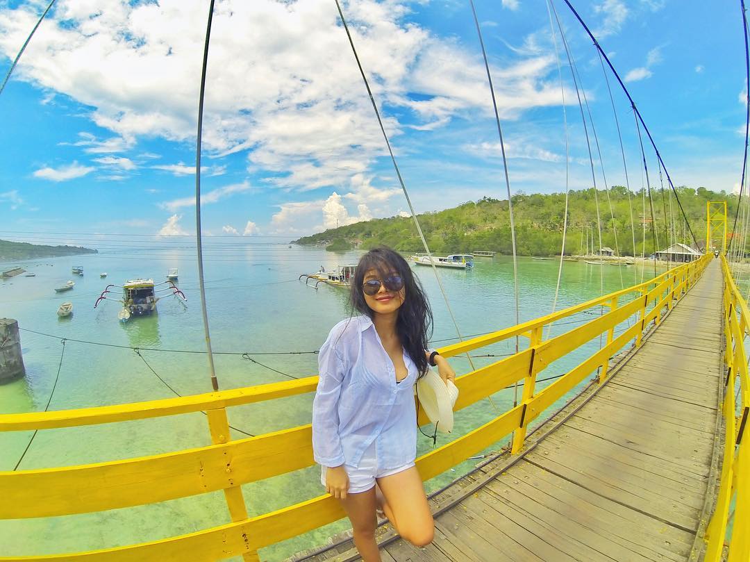 yellow bridge nusa ceningan
