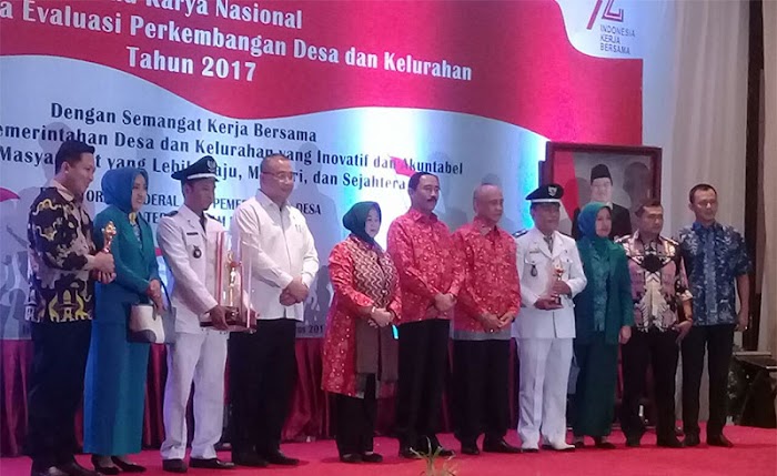 Gubernur Ridho Dianugerahi Pembina Desa Terbaik se-Sumatera