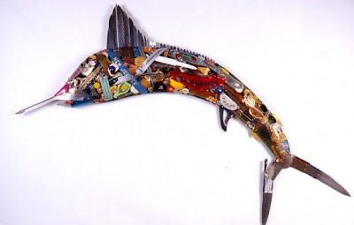Escultura de Leo Sewell con materiales reciclados 
