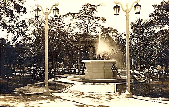 El Libro de Apuntes.: La Plaza Bolívar de Maracaibo.